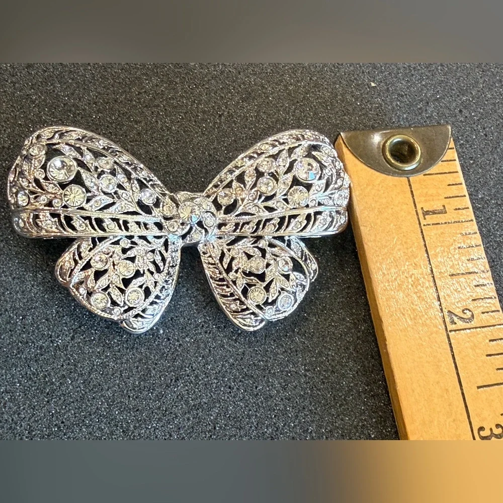 Nolan Miller Glamour 2001 Amore’ Bow‎ Pin Brooch Vintage Rhinestones Bridal 3”